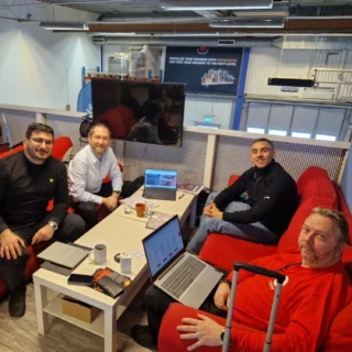 Visit to our NDT dealer @svenskaelektrod in Sweden! 🇸🇪

Today, our Sales Director Can Akkaş Akkas and our new Sales Manager Alexander Siefkes visited our valued NDT partner in Sweden.

The personal exchange with our dealers is particularly important to us in order to jointly exploit opportunities, discuss current market requirements and further strengthen our partnership. At the same time, this visit was a great opportunity to officially introduce Alexander Siefkes as our new sales representative.

A big thank you to the team at Svenska Elektrod AB for the warm welcome and the valuable discussions! We look forward to continuing our successful collaboration.
___________________

Besuch bei unserem NDT-Händler Svenska Elektrod AB in Schweden! 🇸🇪

Heute waren unser Sales Director Can Akkas und unser neuer Sales Manager Alexander Siefkes zu Gast bei unserem geschätzten NDT-Partner in Schweden.

Der persönliche Austausch mit unseren Händlern ist uns besonders wichtig, um gemeinsam Chancen zu nutzen, aktuelle Marktanforderungen zu besprechen und unsere Partnerschaft weiter zu stärken. Gleichzeitig war dieser Besuch eine großartige Gelegenheit, Alexander Siefkes als neuen Ansprechpartner im Außendienst offiziell vorzustellen.

Ein herzliches Dankeschön an das Team von Svenska Elektrod AB für den freundlichen Empfang und die wertvollen Gespräche! Wir freuen uns auf die weitere erfolgreiche Zusammenarbeit.

#mrchemie #ndt #partnership #sweden #svenskaelektrod #salesteam #qualityconnected
