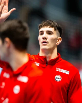 🤝Steht ihm schon richtig gut: Niklas Gautzsch, der Sommerneuzugang des @asvhamm trägt unser Logo📸 

Wir wünschen viel Erfolg für die Zukunft! 
__________ 

🤝He already looks really good: Niklas Gautzsch, ASV's new summer signing, wears our logo📸 

We wish you every success for the future! 

📸 @moritz.kaufmann 

#MRChemie #Sport #Partnership #Unna #Hamm #Handball