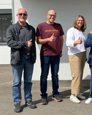 Over the past days, our team visited the company Pamasol in Switzerland 🇨🇭 – the manufacturer of our new aeorosol-filling line.
The goal: final technical coordination and a personal insights.
This new equipment marks an important milestone MR Chemie GmbH´s growth plans and production efficiency – a clear win for our valued business partners and customers.
 
On site were:
👨‍💼 Michael Stein (Technical Purchasing)
🔧 Florian Wilms (Workshop)
👩‍💼 Sandra Jüngling (Management)
👨‍💼 Jürg Mäder (Pamasol Sales Manager)
👨‍💼 Carsten Renzing (Management)
 
A big thank you to the Pamasol-team for the open exchange and professional collaboration – we’re excited about what’s to come! 🤝
__________
 
Unser Team war in der Schweiz zu Besuch bei Pamasol, dem Hersteller unserer neuen Aerosol-Abfüllanlage.
Ziel des Treffens: die finalen technischen Abstimmungen und ein persönlicher Einblick.
Die neue Anlage wird eine wichtige Voraussetzung für unseren Wachstumsplan und zur Steigerung unserer Produktionseffizienz – ein klarer Gewinn für unsere Geschäftspartner und Kunden.
 
Mit vor Ort waren:
👨‍💼 Michael Stein (Technischer Einkauf)
🔧 Florian Wilms (Werkstatt)
👩‍💼 Sandra Jüngling (Geschäftsleitung)
👨‍💼 Jürg Mäder (Pamasol Sales Manager)
👨‍💼 Carsten Renzing (Geschäftsleitung)
 
Ein großes Dankeschön an das Team von Pamasol für den offenen Austausch und die professionelle Zusammenarbeit – wir freuen uns auf das, was kommt! 🤝
 
#Teamwork #Innovation #Sustainability #FillingTechnology #Pamasol #Production #Industry #Efficiency #ShapingTheFuture