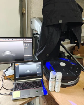 Last week, we visited a customer in Hesse – a leading manufacturer of tools for professional use. 

The company relies on precise 3D scans for quality assurance. However, in one particular case, a white plastic part caused major problems: despite the fact that white objects are usually easy to scan, the scanner was unable to capture it due to the nature of the plastic.

The solution? REFLECON Tarnish 11. By selectively matting the component with our product, it was successfully digitized – clear proof of our technical problem-solving expertise.

The customer was highly satisfied – and we are delighted to have once again demonstrated how effectively our products can help even with unusual challenges. :)
__________

Vergangene Woche waren wir bei einem Kunden in Hessen zu Besuch – einem führenden Hersteller von Werkzeugen für den professionellen Einsatz.
 
Für die Qualitätssicherung setzt das Unternehmen auf präzise 3D-Scans. Doch in einem besonderen Fall bereitete ein weißes Kunststoffteil große Probleme: Trotz üblicherweise guter Scanbarkeit von weißen Objekten konnte der Scanner es aufgrund der Beschaffenheit des Kunststoffes nicht erfassen.
 
Die Lösung? REFLECON Tarnish 11. Durch gezieltes Mattieren mit unserem Produkt konnte das Bauteil erfolgreich digitalisiert werden – ein klarer Beweis für unsere technische Problemlösungskompetenz.

Der Kunde zeigte sich hochzufrieden – und wir freuen uns, einmal mehr zeigen zu können, wie effektiv unsere Produkte auch bei ungewöhnlichen Herausforderungen unterstützen. :)