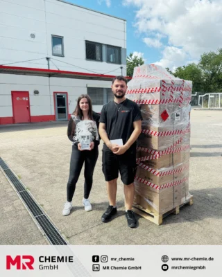 🎉 Training completed!

Aline and Valerio have successfully passed their final exams - congratulations!
Aline is now a qualified Industrial Business Management Assistant and Valerio can call himself a Warehouse Logistics Specialist.

Of course, there were also gifts to celebrate the day:
Aline was surprised with a gift that was at least as well organized as she was during her training.
Valerio, on the other hand, was put to the test by his colleagues with a twinkle in the eye and in keeping with his profession: A whole pallet full of boxes was waiting for him - I wonder what's inside? It will probably take him a while to unpack everything and find out what's really inside.

We are delighted that you are both staying with our team. It's great that you're here!
__________

🎉 Ausbildung geschafft!

Aline und Valerio haben ihre Abschlussprüfungen erfolgreich bestanden – wir gratulieren euch ganz herzlich!
Aline ist nun ausgebildete Industriekauffrau, Valerio darf sich Fachkraft für Lagerlogistik nennen.

Zur Feier des Tages gab’s natürlich auch Geschenke:
Aline wurde mit einem Geschenk überrascht, das mindestens so gut organisiert war wie sie selbst während der Ausbildung.
Valerio hingegen wurde von seinen Kollegen mit einem Augenzwinkern und passend zum Beruf auf die Probe gestellt: Eine ganze Palette voll Kartons wartete auf ihn – was sich wohl darin verbirgt? Es wird wohl noch ein bisschen dauern, bis er alles ausgepackt und herausgefunden hat, was sich wirklich dahinter steckt.

Wir freuen uns sehr, dass ihr beide unserem Team erhalten bleibt. Schön, dass ihr da seid!

#mrchemie #trainee #ausbildung #abschluss #azubis