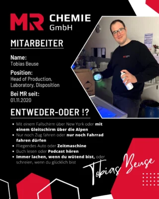 Tobias would choose the ability to talk to animals as his superpower because he is fascinated by their world. His dream destination is Japan—the mix of nature, technology, and bright city lights inspires him. His three wishes would be money, health, and speaking every language.

Weight training is the ideal balance for him. If he won the lottery, he’d get a light-aircraft license and buy his own plane. His motto is: “It is what it is.” He would love to live in Switzerland for a year because he enjoys the lifestyle.

In his own restaurant, he’d serve German comfort food. The world record he’d choose: memorizing long sequences of numbers quickly. His dream vehicle is the Koenigsegg Jesko Absolut. With a machine that could create anything, he’d build nanochips.
__________

Tobias würde sich als Superkraft wünschen, mit Tieren sprechen zu können, weil ihn ihre Welt fasziniert. Sein Traumziel ist Japan – die Mischung aus Natur, Technik und leuchtenden Städten zieht ihn an. Seine drei Wünsche wären Geld, Gesundheit und alle Sprachen sprechen zu können.

Kraftsport ist für ihn der ideale Ausgleich. Wenn er im Lotto gewinnen würde, würde er sofort den Leichtflugzeug-Schein machen und ein eigenes Flugzeug kaufen. Sein Motto lautet: „Es kommt, wie es kommt.“ Ein Jahr würde er gern in der Schweiz leben, weil er das Lebensgefühl dort schätzt.

In seinem eigenen Restaurant gäbe es deutsche Hausmannskost. Als Weltrekord würde er gern das schnelle Merken von Zahlenreihen brechen. Sein Traumfahrzeug ist der Koenigsegg Jesko. Und hätte er eine Maschine, die alles bauen kann, würde er Nanochips herstellen.