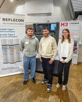 Final presentation of our Digiscouts® project: Meet the “Azubi-Cloud” 💡
A strong finish for a strong project: At the final Digiscouts® event in Unna – hosted by WFG Kreis Unna and Impuls Hamm – our apprentices Maik, Ayyoub and Alexia proudly presented our project alongside teams from other participating companies.

The result: the Azubi-Cloud – a digital platform developed by apprentices for apprentices. It centralizes process knowledge, supports onboarding, and ensures that valuable insights remain accessible across departments.

The next step: embedding the Azubi-Cloud sustainably into our daily business – so that a great idea becomes long-term impact.

A great afternoon filled with inspiration, pride, and momentum for what’s ahead! 👏
_________

Finale beim Digiscouts®-Projekt: Unsere Azubis präsentieren die „Azubi-Cloud“ 💡
Ein starker Schlusspunkt für ein starkes Projekt: Bei der Abschlussveranstaltung in Unna – organisiert von der WFG Kreis Unna und Impuls Hamm – stellten unsere Auszubildenden Maik, Ayyoub und Alexia unser Projekt im Rahmen des Digiscouts®-Programms vor. Gemeinsam mit Azubis anderer teilnehmender Unternehmen zeigten sie eindrucksvoll, wie Digitalisierung aus der Praxis heraus gestaltet werden kann.

Unser Projekt: die Azubi-Cloud – eine digitale Plattform, die Prozesswissen zentral bündelt. Von Auszubildenden für Auszubildende (und darüber hinaus), um Wissen zu sichern und den Einstieg ins Unternehmen zu erleichtern.

Nun geht es darum, die Azubi-Cloud nachhaltig im Unternehmensalltag zu verankern – damit aus einer Projektidee ein echter Mehrwert für die Zukunft wird.

Ein gelungener Nachmittag mit vielen Impulsen, Stolz auf das Erreichte – und großer Vorfreude auf die nächsten Schritte. 👏

#DigitalSkills #VocationalTraining #AzubiPower #FutureOfWork #DigitalTransformation #ApprenticeshipInnovation #Digiscouts #AzubiCloud