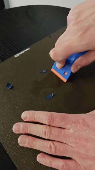 Stubborn filament residue on the build plate?

This is a scenario familiar to many in everyday 3D printing: after printing, residues remain that are difficult to remove. In the video, we show how our Build Plate Cleaner specifically solves this problem.

The cleaner is simply applied, breaks down the surface tension of the material and ensures that even stubborn filament residue can be easily removed with a scraper after a short application time. Apply. Wait briefly. Scrape off. Done.

In addition to quickly removing stubborn residues, the cleaner is also ideal for regular cleaning of the build plate – for a clean surface and optimal adhesion for the next print.

Clean printing plate. Better adhesion. Less effort.
__________

Hartnäckige Filamentreste auf der Druckplatte?

Genau dieses Szenario kennen viele aus dem 3D-Druck-Alltag: Nach dem Druck bleiben Rückstände zurück, die sich nur mühsam entfernen lassen. Im Video zeigen wir, wie unser Build Plate Cleaner dieses Problem gezielt löst.

Der Cleaner wird einfach aufgetragen, löst die Oberflächenspannung des Materials und sorgt dafür, dass sich selbst fest sitzende Filamentreste nach kurzer Einwirkzeit mühelos mit dem Schaber entfernen lassen. Auftragen. Kurz warten. Abziehen. Fertig.

Neben der schnellen Entfernung hartnäckiger Rückstände eignet sich der Reiniger auch ideal für die regelmäßige Reinigung der Build Plate – für eine saubere Oberfläche und optimale Haftung beim nächsten Druck.

Saubere Druckplatte. Bessere Haftung. Weniger Aufwand.