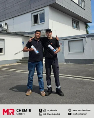 A new beginning for some, a great success for others!
 
A few days ago, we were delighted to welcome two new faces to our team. Today, we’re celebrating two colleagues who have taken the next big step: Elias and Ayyoub have successfully completed their apprenticeships and are now officially former apprentices. Congratulations on this fantastic achievement
 
We’re proud of you both and are delighted to have you back on the team. Here’s to a successful future together!
 
Elias and Ayyoub passed their final exams a month ago. After their holidays, they’re both back – the perfect time for a group photo.
 
__________
 
Ein neuer Anfang für die einen, ein großer Erfolg für die anderen!
 
Vor wenigen Tagen durften wir zwei neue Gesichter in unserem Team willkommen heißen. Heute feiern wir zwei Kollegen, die den nächsten großen Schritt geschafft haben: Elias und Ayyoub haben ihre Ausbildung erfolgreich abgeschlossen und sind jetzt offiziell Ex-Azubis. Herzlichen Glückwunsch zu dieser tollen Leistung
 
Wir sind stolz auf euch und freuen uns, euch weiterhin im Team zu haben. Auf eine erfolgreiche gemeinsame Zukunft! 
 
Elias und Ayyoub haben ihre Abschlussprüfung schon vor einem Monat erfolgreich bestanden. Nach dem Urlaub sind jetzt beide wieder da – der perfekte Zeitpunkt für das gemeinsame Foto.