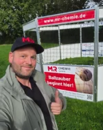 Mehr Action, weniger Bildschirmzeit. ⚽🔥

Wenn es darum geht, Kinder und Jugendliche wieder mehr für Sport zu begeistern, reichen gute Absichten nicht aus – es braucht konkrete Angebote. Genau deshalb haben wir als MR Chemie ein starkes regionales Projekt unterstützt:

Der @tushemmerde  hat gemeinsam mit der @caritiva_  drei mobile Football Cages angeschafft. Am vergangenen Sonntagnachmittag wurden die Cages im Rahmen des Spieltags beim TuS Hemmerde offiziell eingeweiht und direkt auf Herz und Nieren getestet.

Das Beste daran? Das war erst der Anfang. Die Football Cages bleiben nicht an einem Ort, sondern sind in den kommenden Monaten und Jahren im gesamten Raum Unna unterwegs – ob auf Schulfesten, Sportevents oder Gemeindefesten.

Unser Ziel als Sponsor: Spaß an der Bewegung vermitteln, Gemeinschaft fördern und den lokalen Nachwuchs unterstützen.

Ein riesiges Dankeschön an alle Beteiligten, die dieses Projekt möglich gemacht haben! Gut Kick! ;)
__________

More action, less screen time. ⚽🔥

When it comes to getting children and young people excited about sport again, good intentions aren’t enough – concrete initiatives are needed. That’s exactly why we at MR Chemie have supported a strong regional project:

TuS Hemmerde, in collaboration with CARITIVA, has purchased three mobile football cages. Last Sunday afternoon, the cages were officially unveiled during the match day at TuS Hemmerde and put through their paces straight away.

The best bit? That was just the start. The football cages won’t stay in one place, but will be travelling throughout the Unna area over the coming months and years – whether at school fetes, sporting events or community festivals.

Our aim as a sponsor: to inspire a love of exercise, foster a sense of community and support local young talent.

A huge thank you to everyone involved who made this project possible! Have a great kick! ;)